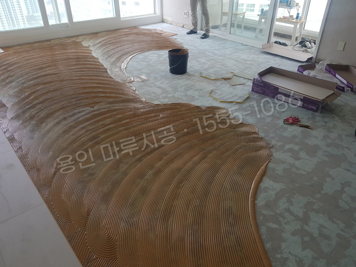 용인 처인구 운학동 바닥공사 마루시공업체 동화 나투스진 그란데 사하라라이트 강마루 시공 중