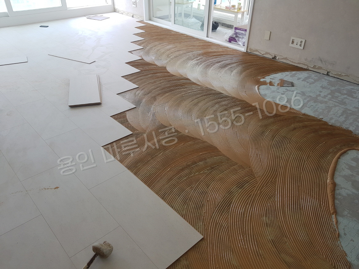 용인 처인구 운학동 바닥공사 마루시공업체 동화 나투스진 그란데 사하라라이트 강마루 시공 중