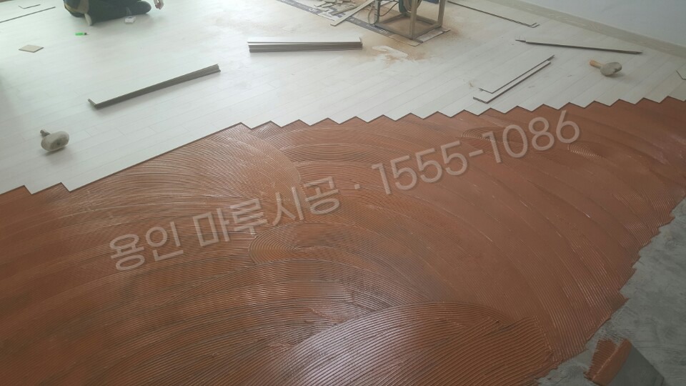 용인 처인구 남사읍 바닥공사 마루시공업체 한솔 SB 쉬폰화이트 강마루 시공 중